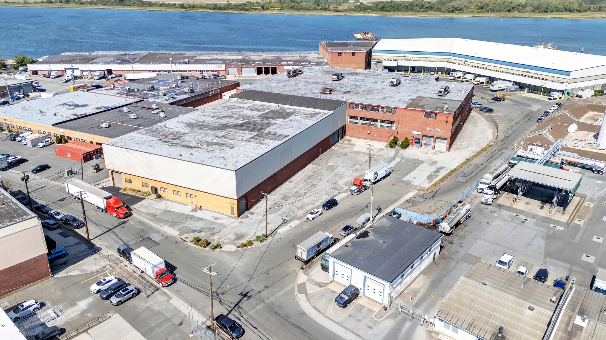 40 Inip Dr, Inwood, NY à louer Photo intérieure- Image 1 de 3