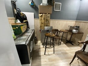 Retail in Barcelona, Barcelona for lease Interior Photo- Image 2 of 5