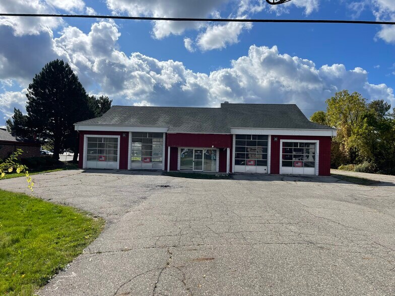 530 E Saginaw Hwy, Grand Ledge, MI à vendre - Photo du bâtiment - Image 2 de 14