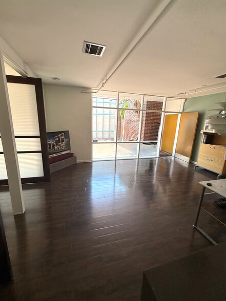 8906 W Olympic Blvd, Beverly Hills, CA for lease - Interior Photo - Image 2 of 13