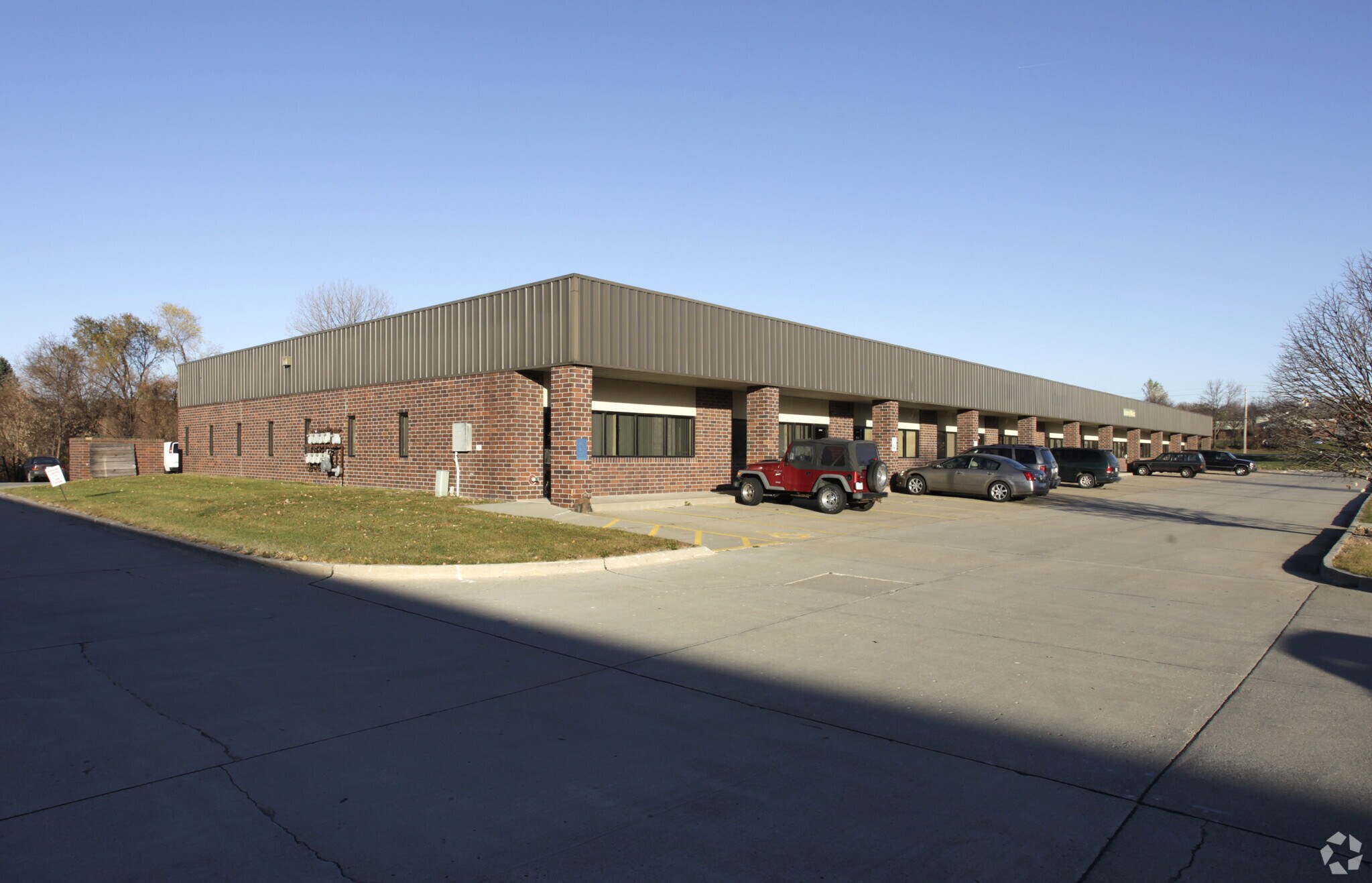 10500-10540 Hickman Rd, Clive, IA for lease Building Photo- Image 1 of 4