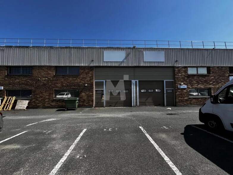 Flex dans Lisses à louer - Photo du bâtiment - Image 2 de 9