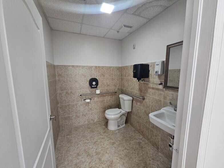 3408 W 84th St, Hialeah, FL à louer - Photo intérieure - Image 3 de 15