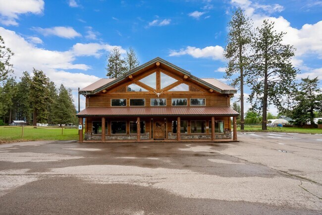 Plus de détails pour 2400 9th St W, Columbia Falls, MT - Commerce de détail à vendre