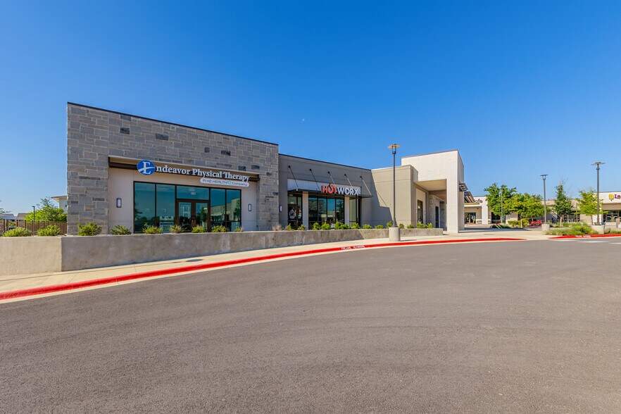 830-856 Kohler's Crossing, Kyle, TX à louer - Photo du bâtiment - Image 3 de 8