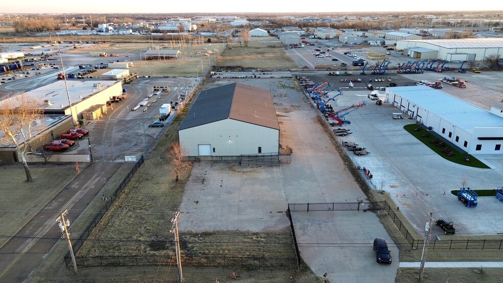 9600 NW 10th St, Oklahoma City, OK for lease - Building Photo - Image 2 of 10
