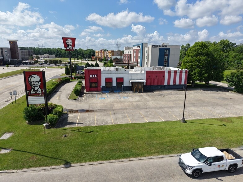 2703 S Cabela Pky, Gonzales, LA à vendre - Photo du bâtiment - Image 2 de 25