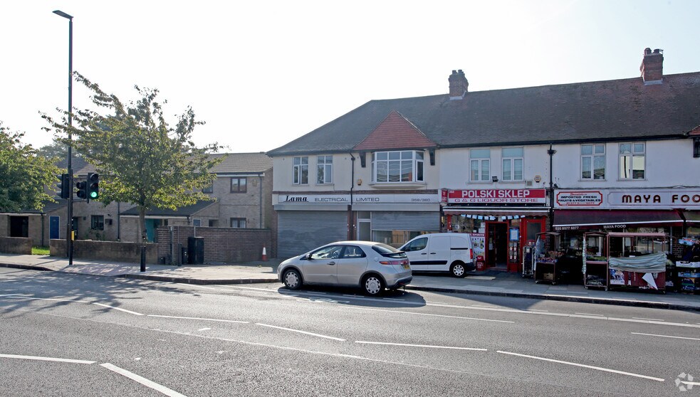 360 Staines Rd, Hounslow à louer - Photo du bâtiment - Image 2 de 7