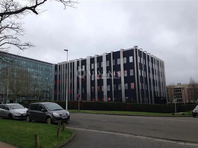 Office in Montigny-le-Bretonneux for lease - Building Photo - Image 1 of 8