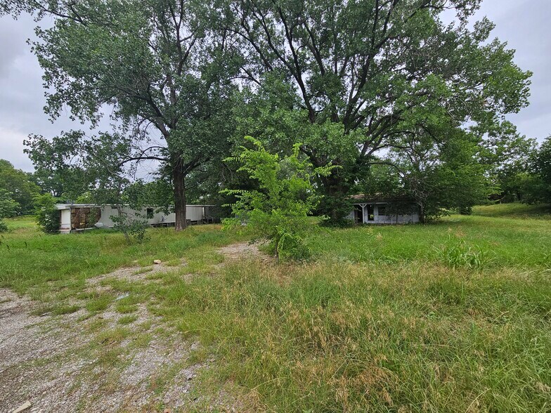 11703 Cockleburr Rd, Roanoke, TX for sale - Building Photo - Image 2 of 5