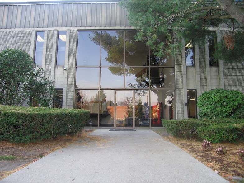 120-122 Shawmut Rd, Canton, MA à louer - Photo du bâtiment - Image 2 de 3