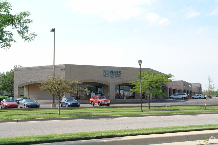 625 N Carriage Pky, Wichita, KS à vendre - Photo principale - Image 1 de 14