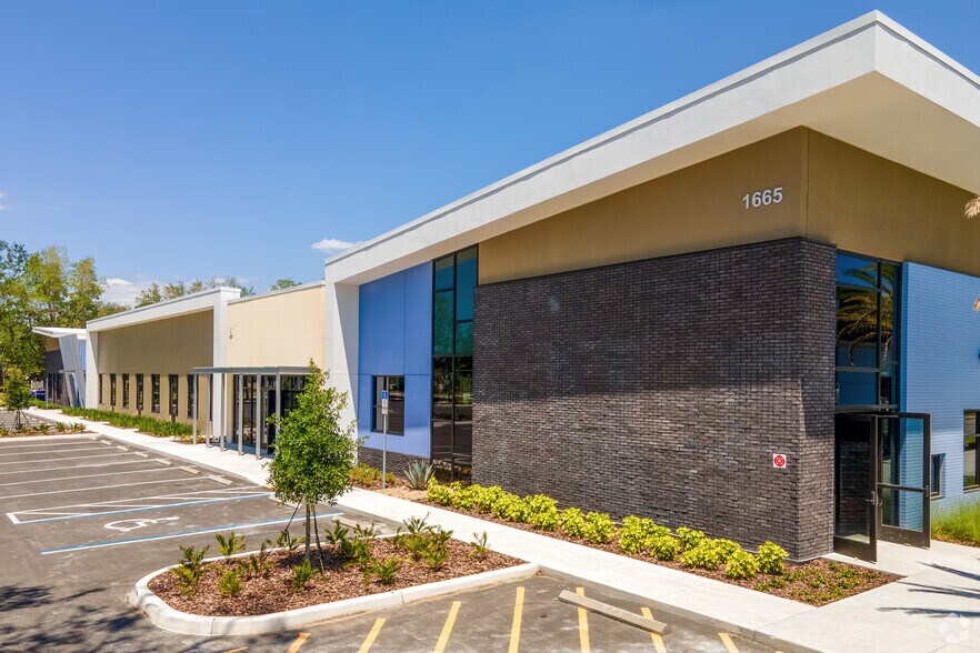 1675 W Broadway St, Oviedo, FL à louer - Photo du bâtiment - Image 3 de 7