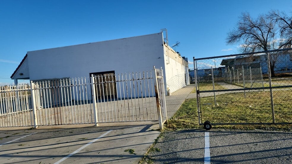 43805 Division St, Lancaster, CA à louer - Photo du bâtiment - Image 2 de 5