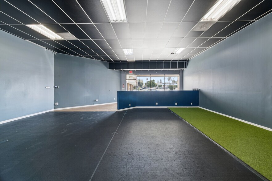9901-9935 Topanga Canyon Blvd, Chatsworth, CA for lease - Building Photo - Image 3 of 8