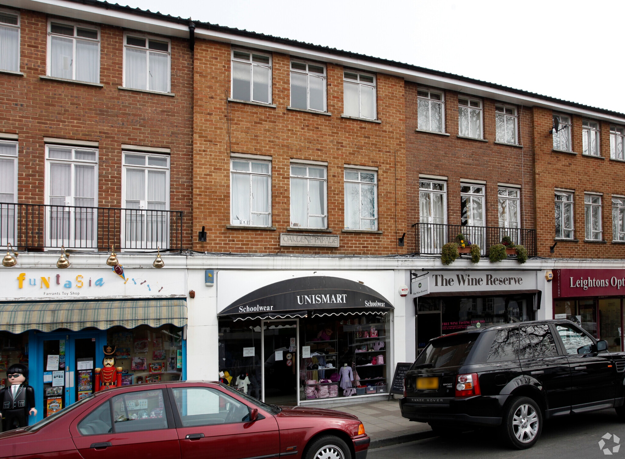 5 Oakdene Para, Cobham for sale Primary Photo- Image 1 of 4