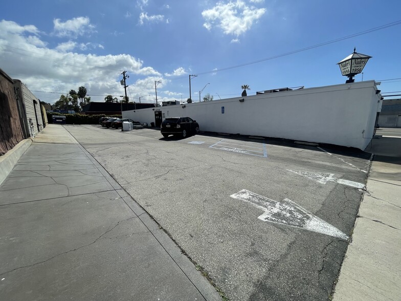 3301 E Pacific Coast Hwy, Signal Hill, CA for sale - Building Photo - Image 3 of 5