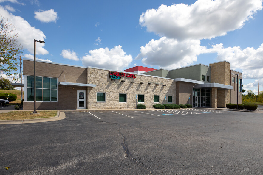 2741 NE McBaine Dr, Lees Summit, MO for lease - Building Photo - Image 1 of 8