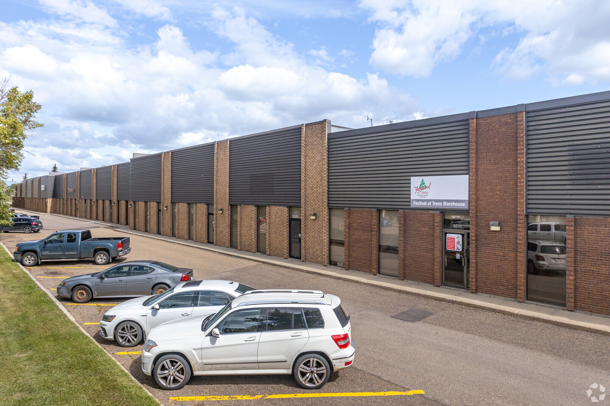 4611-4727 101 St NW, Edmonton, AB à vendre Photo principale- Image 1 de 1