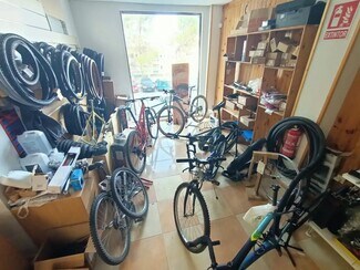 Plus de détails pour Multi-résidentiel à vendre