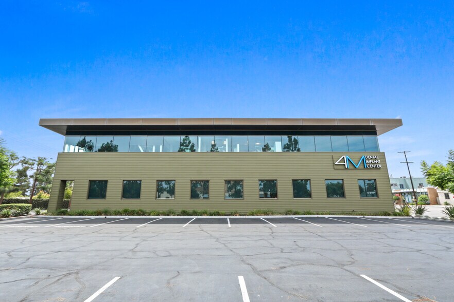 3918 Long Beach Blvd, Long Beach, CA à louer - Photo du bâtiment - Image 2 de 6