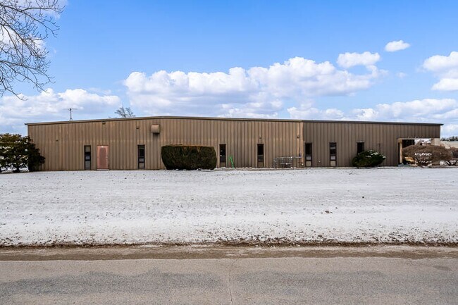 Plus de détails pour 13647 Metric Rd, Roscoe, IL - Industriel à louer
