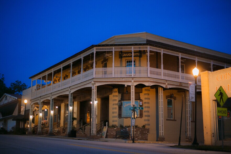 303 E Main St, Hogansville, GA à vendre - Photo du bâtiment - Image 2 de 71