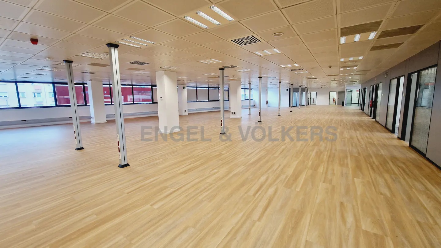 Office in Barcelona, Barcelona for lease Interior Photo- Image 1 of 12