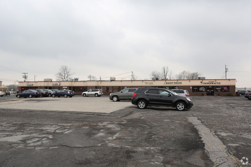 10158 Niagara Falls Blvd, Niagara Falls, NY à vendre - Photo du bâtiment - Image 2 de 30