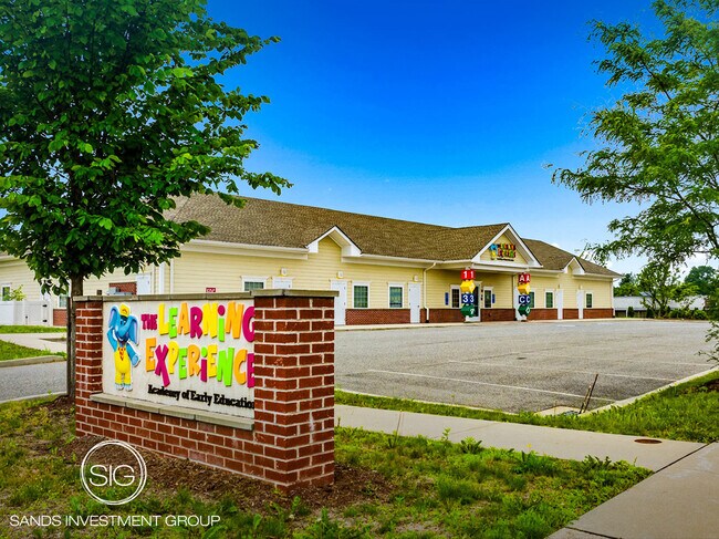 More details for 395 Willard Ave, Newington, CT - Retail for Sale