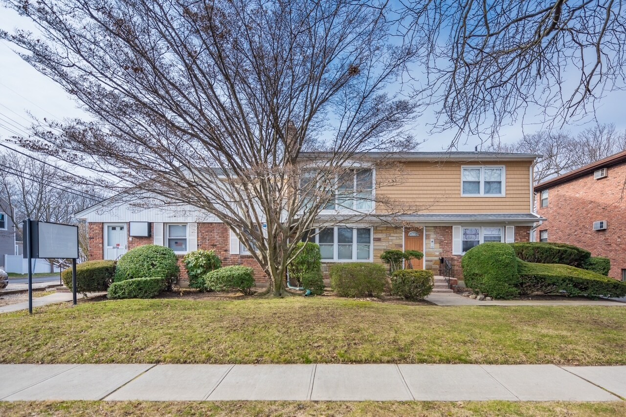 2276 S Merrick Ave, Merrick, NY à louer Photo du bâtiment- Image 1 de 23