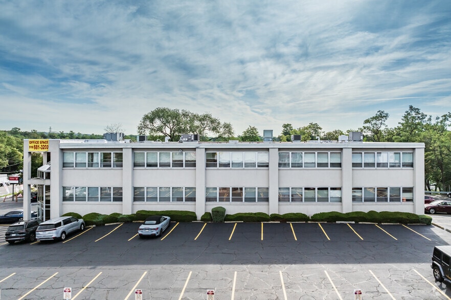 200 S Service Rd, Roslyn Heights, NY for sale - Building Photo - Image 2 of 28