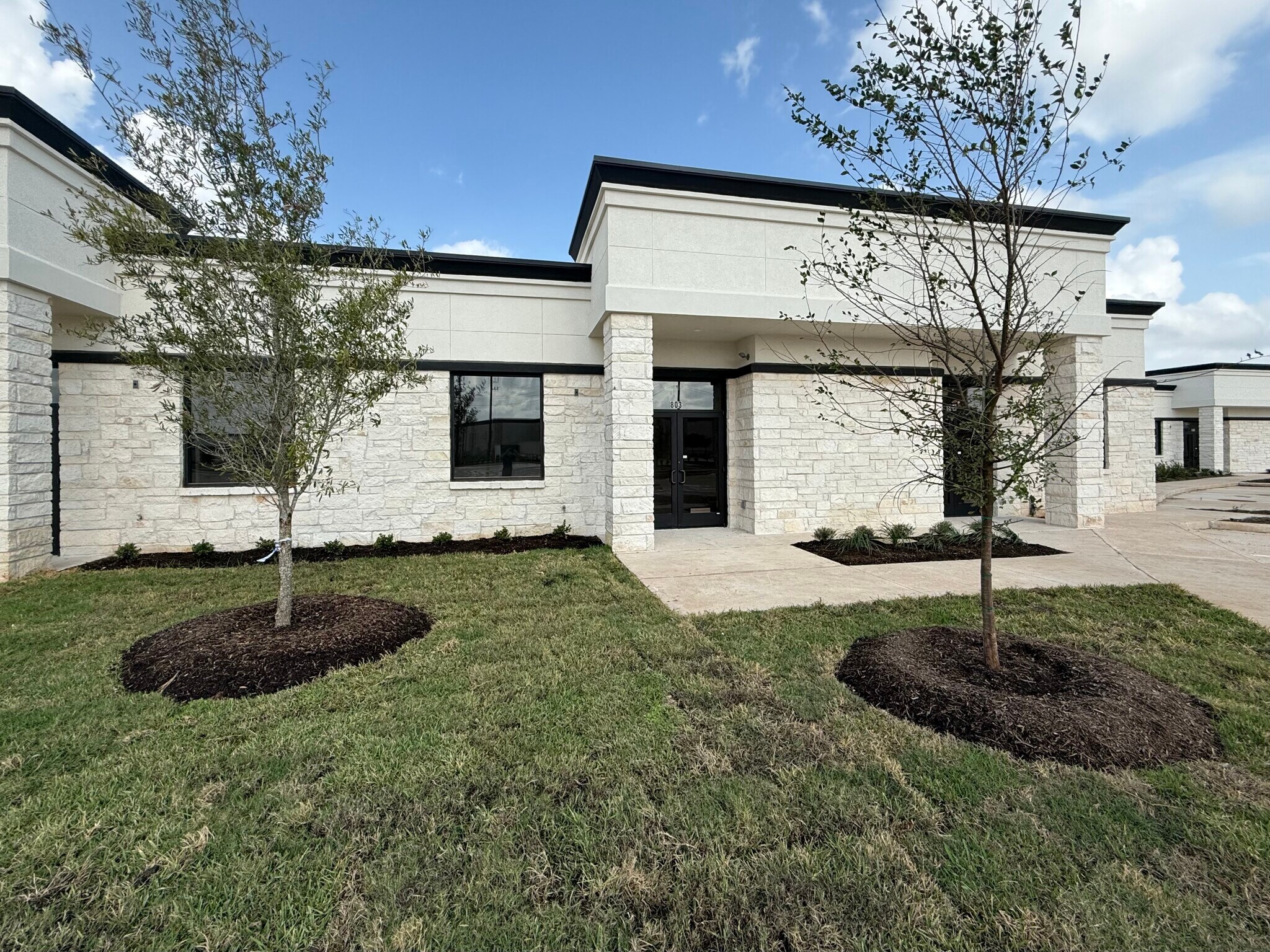 Building 8 | 5501 Cabrera Dr, Sugar Land, TX for lease Building Photo- Image 1 of 9