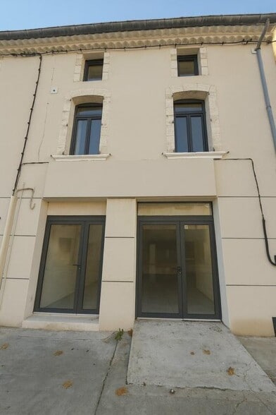Commerce de détail dans Avignon à louer - Photo du bâtiment - Image 1 de 6
