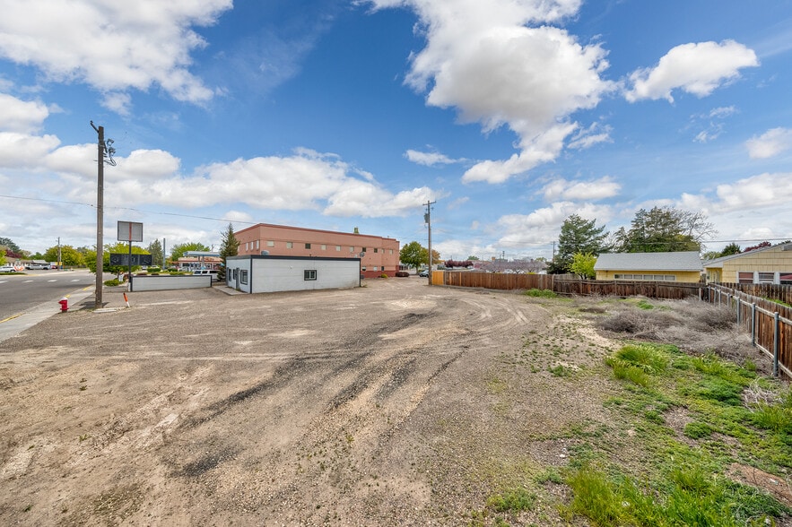 361 SW 12th St, Ontario, OR for sale - Primary Photo - Image 1 of 25
