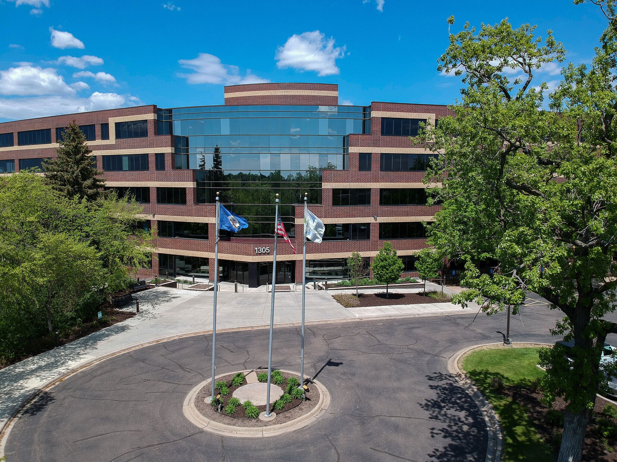 1305 Corporate Center Dr, Eagan, MN for lease Primary Photo- Image 1 of 14