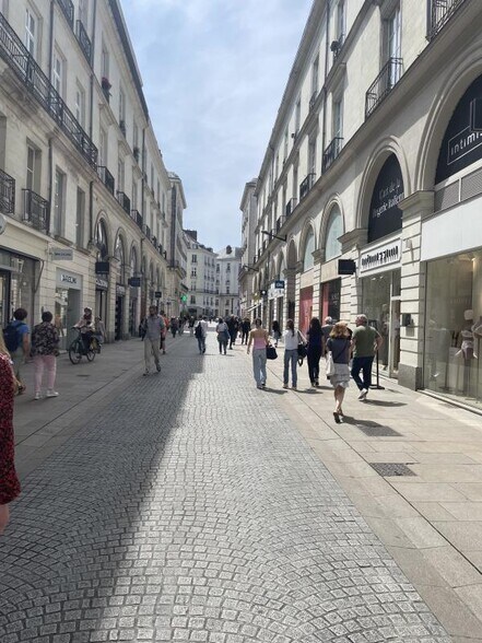 Commerce de détail dans Nantes à louer - Photo du bâtiment - Image 1 de 1