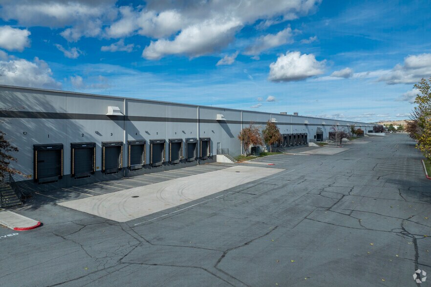 475 Lillard Dr, Sparks, NV à louer - Photo du bâtiment - Image 2 de 4