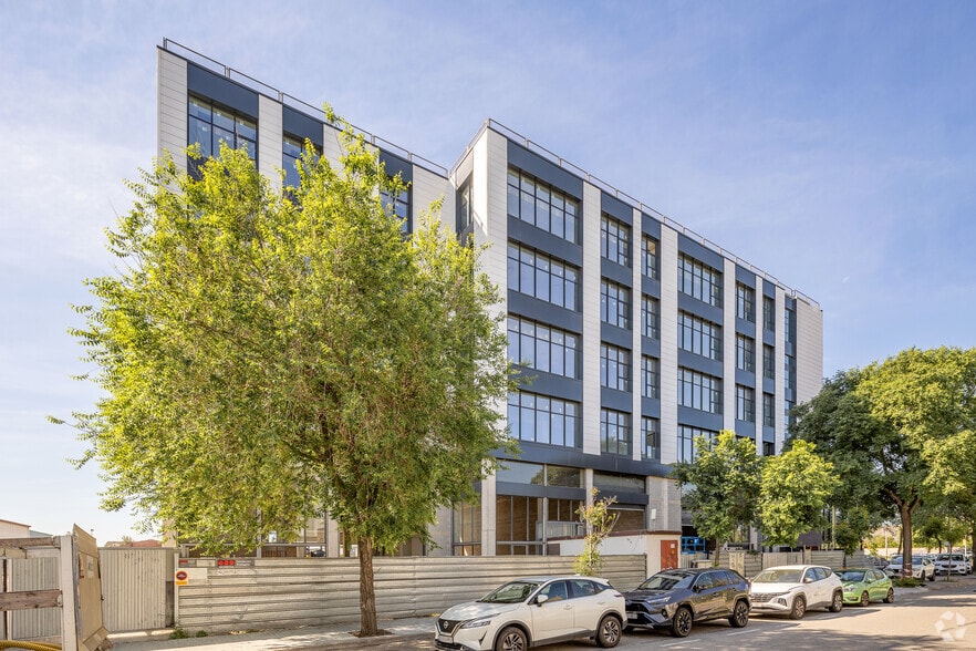 Office in L'Hospitalet de Llobregat, Barcelona for lease - Building Photo - Image 2 of 3