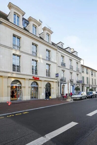 Bureau dans Saint-Germain-en-Laye à louer - Photo du bâtiment - Image 2 de 7