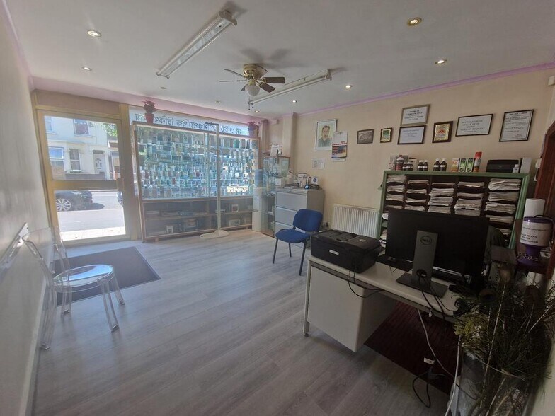 484 Katherine Rd, Londres à vendre - Photo du bâtiment - Image 2 de 10