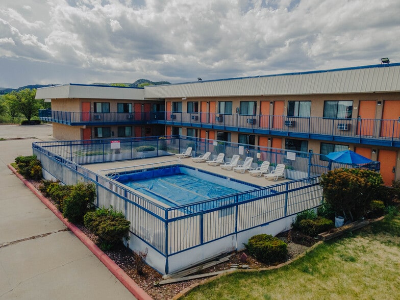 1600 Cedar St, Raton, NM for sale - Building Photo - Image 2 of 16