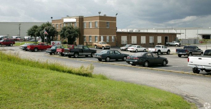 2403 Commerce Rd, Richmond, VA for lease - Primary Photo - Image 2 of 3