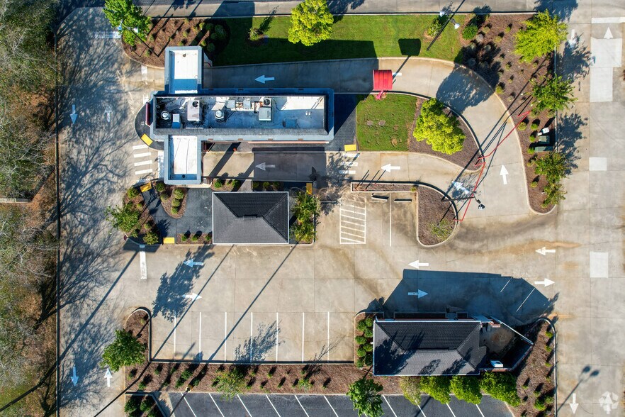 214 Bullsboro Dr, Newnan, GA à louer - Photo du bâtiment - Image 2 de 14