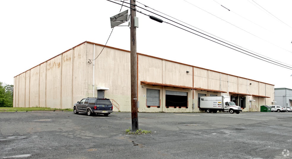 2C Terminal Way, Avenel, NJ for lease - Building Photo - Image 2 of 5