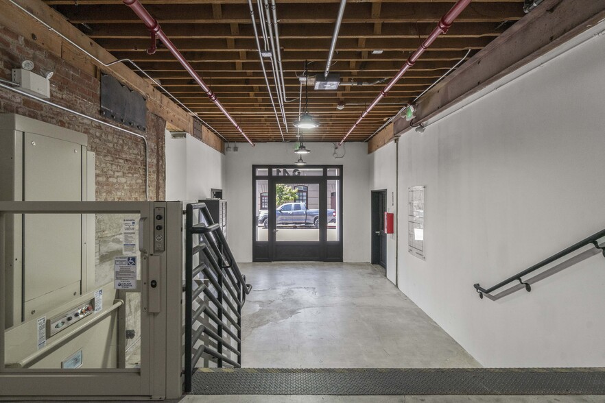 941 E 2nd St, Los Angeles, CA for lease - Interior Photo - Image 1 of 18