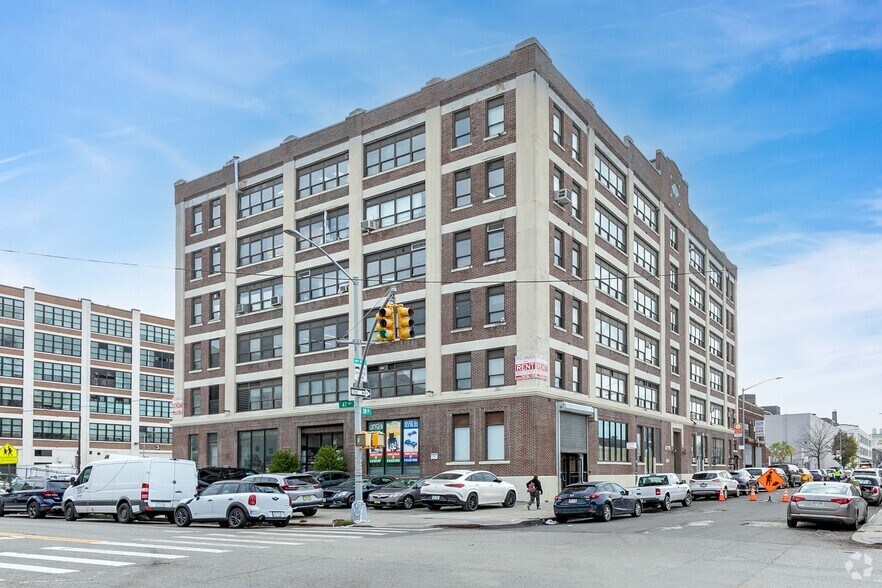47-09 30th St, Long Island City, NY à louer - Photo principale - Image 1 de 21