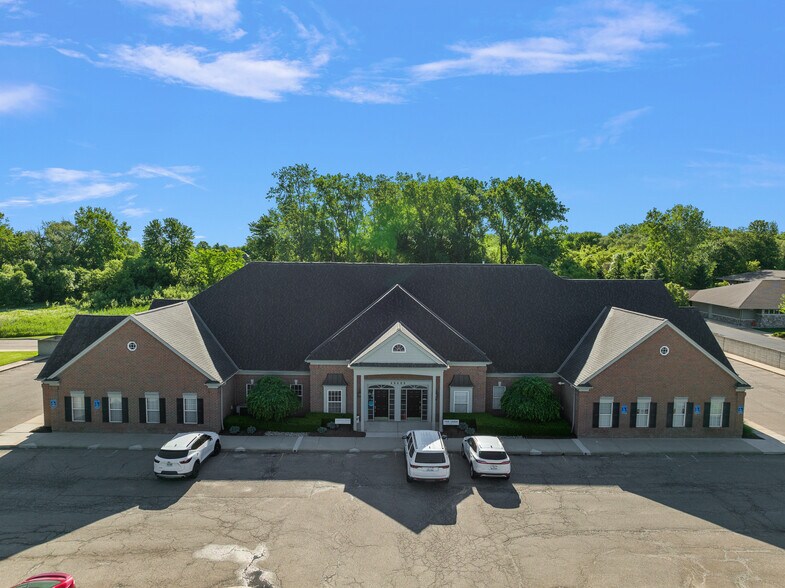 46600 Romeo Plank Rd, Macomb, MI à louer - Photo du bâtiment - Image 3 de 5