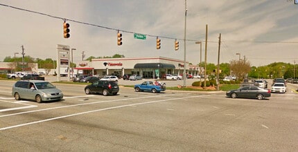 3700 W Gate City Blvd, Greensboro, NC à louer Photo du bâtiment- Image 2 de 6