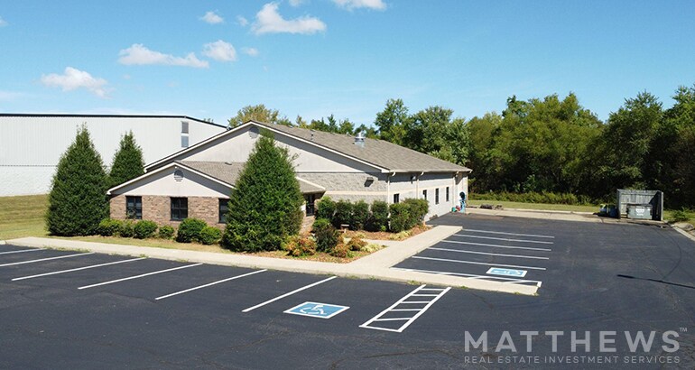 208 Charles Ralph Dr, Springfield, TN à vendre Photo du bâtiment- Image 1 de 1